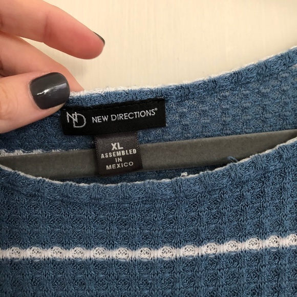 Blue and white sweater - Picture 2 of 2